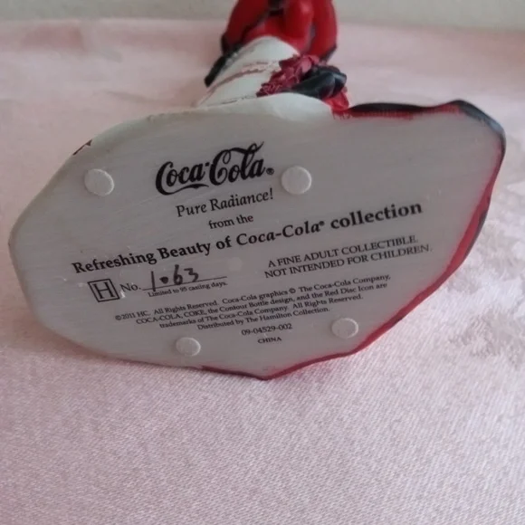 COCA-COLA Pure Radiance Lady Figurine Hamilton Collection #1063 - Picture 5 of 10